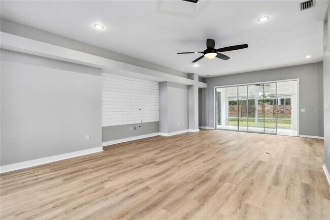 Building Photo - 7 Arbor Oaks Dr