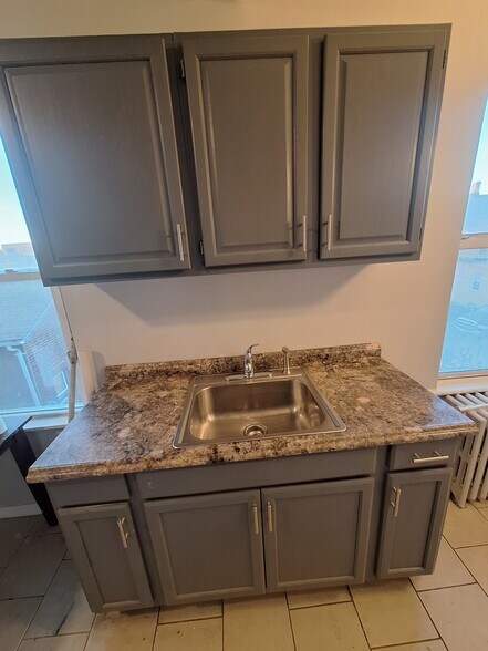 Building Photo - 96 Main St