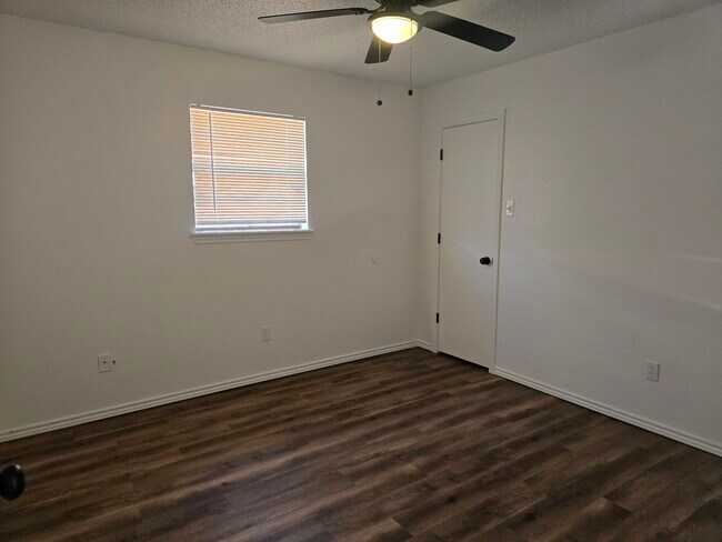 Building Photo - 2211 33rd St