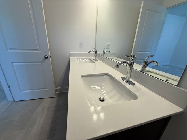 Building Photo - Brand New Townhome in Ballantyne!!