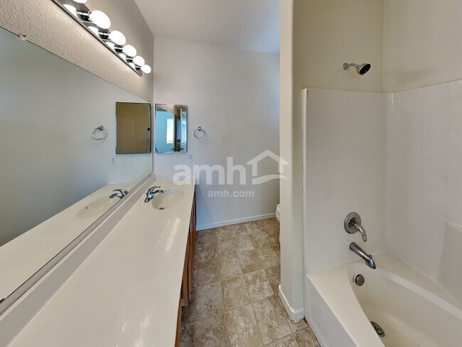 Building Photo - 960 S Banning St