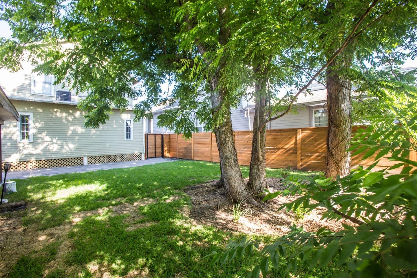 Building Photo - 2223 Soniat St