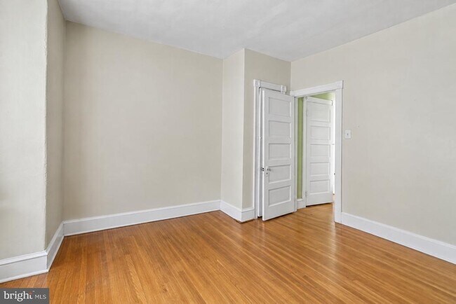 Building Photo - 154 Salaignac St