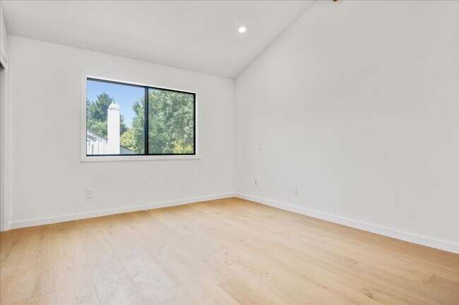 Building Photo - 9503 Alder Ct