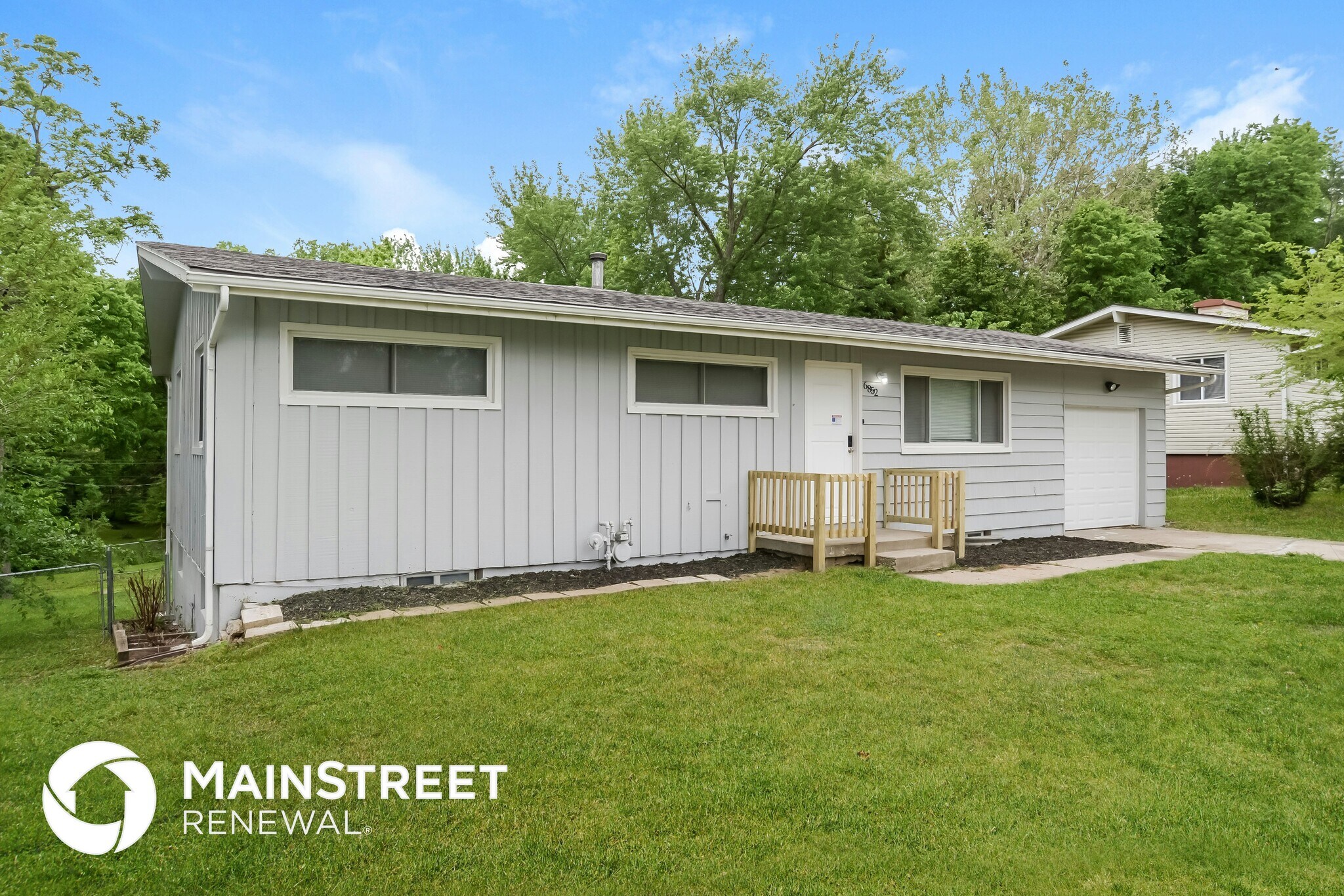 Building Photo - 6852 N Montrose Ave