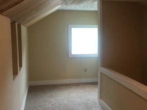Building Photo - Spacious 4-bedroom, 1.5-bath townhome