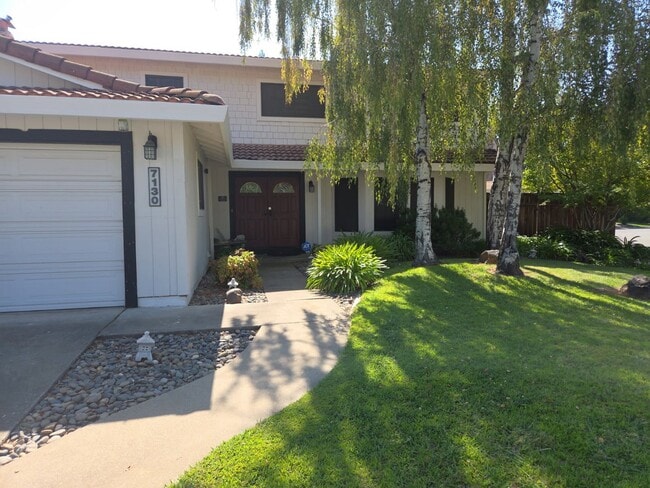 Building Photo - Spacious 5- Bedroom Home with Pool & Spa i...