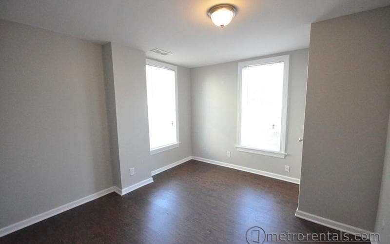 Building Photo - 452 W 3rd Ave