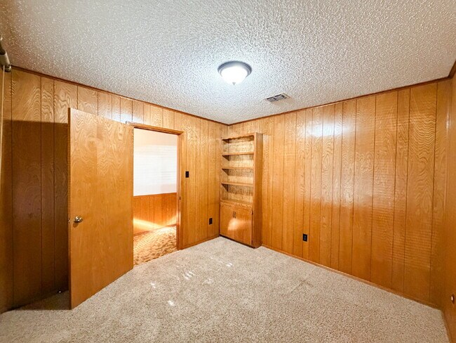 Building Photo - Charming 3-Bedroom Haven with Cozy Fireplace in North Richland Hills!