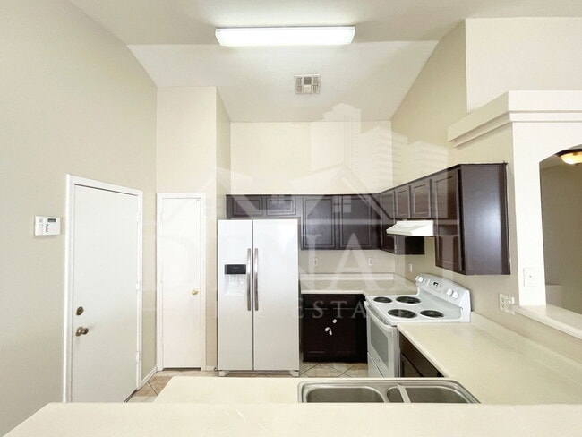 Building Photo - 8930 W Catalina Dr