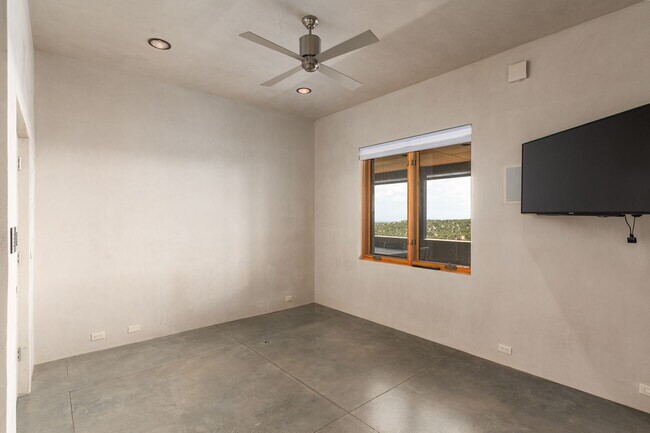 Building Photo - 875 Camino Francisca