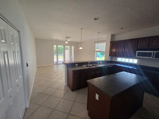 Building Photo - Bright + Spacious Home for Rent in West La...