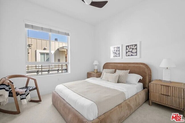 Building Photo - Beautiful Playa Vista Home With In Unit La...