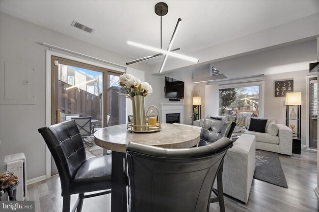 Building Photo - 7314 Split Rail Ln