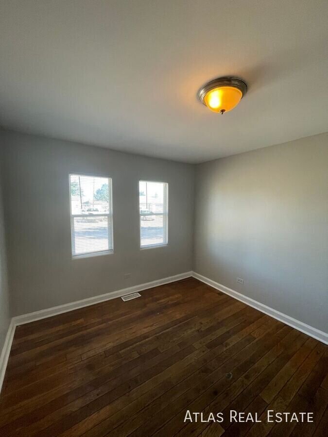 Building Photo - 7391 Oneida Dr