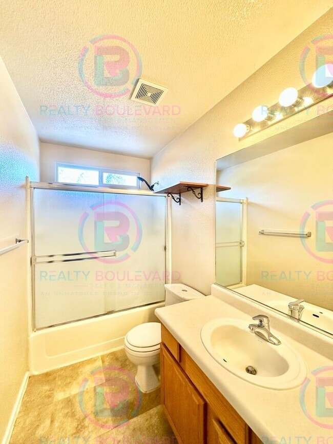 Building Photo - 1 Month Free!!! Beautiful 3BR 2 Bath home with RV Parking!