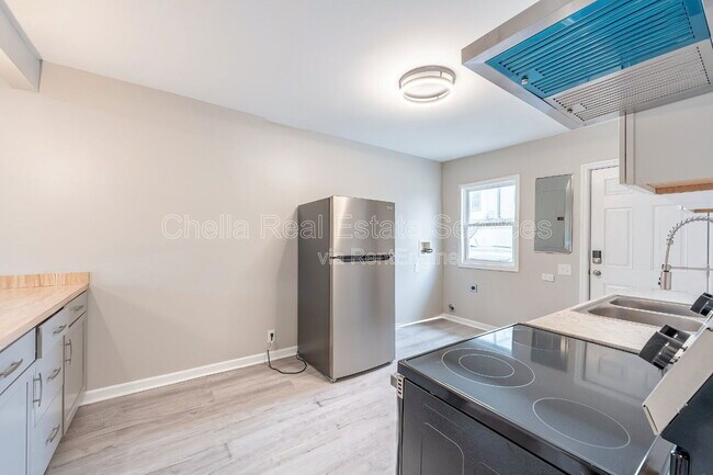 Building Photo - 922 Morrow Rd