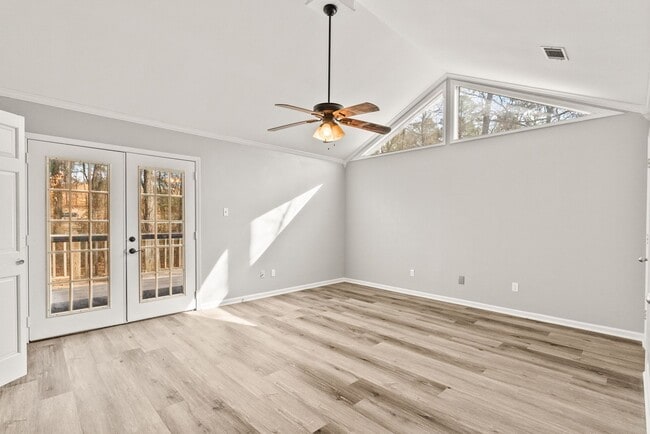 Building Photo - Maumelle Luxury Riverland Home