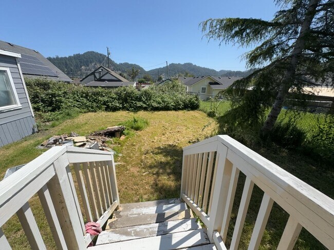 Building Photo - 520-528 Wildwood [PRM: Renee]