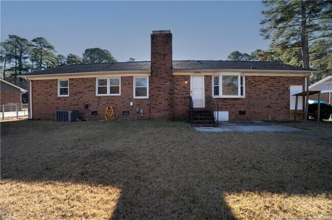 Building Photo - 1733 Daisy Ln