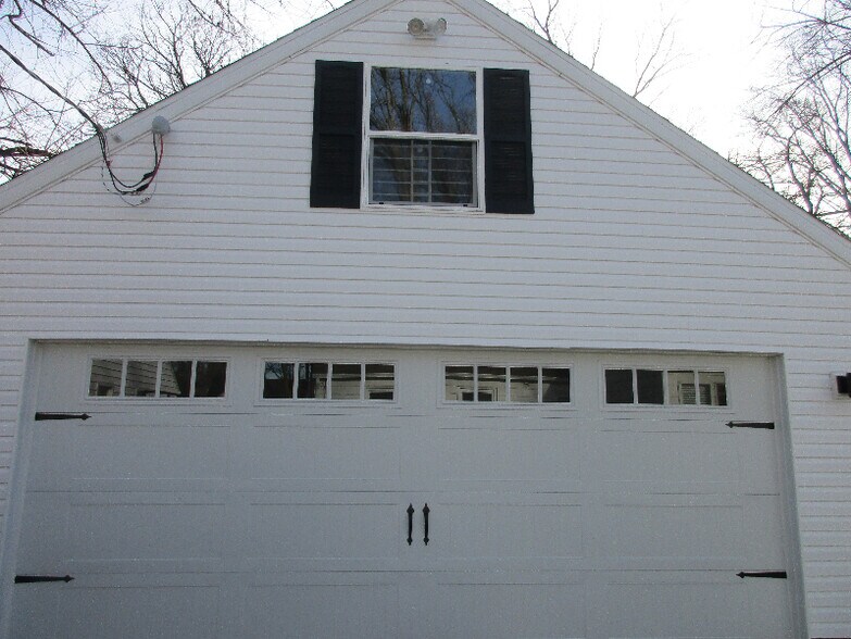 Building Photo - 2149 Wesleyan Dr