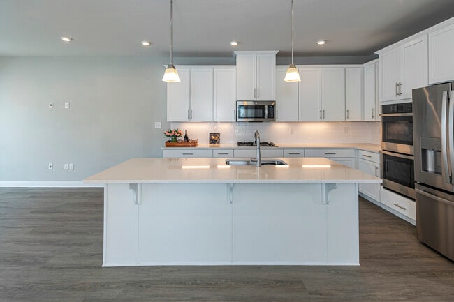 Building Photo - 2410 Lenox Dr