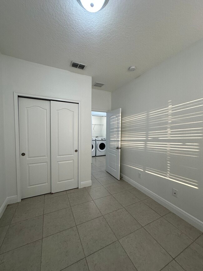 Building Photo - 15479 Sugar Citrus Dr