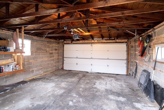 Building Photo - Charming 2 bdr, 2 bthr single family home in Belmont Cragin.