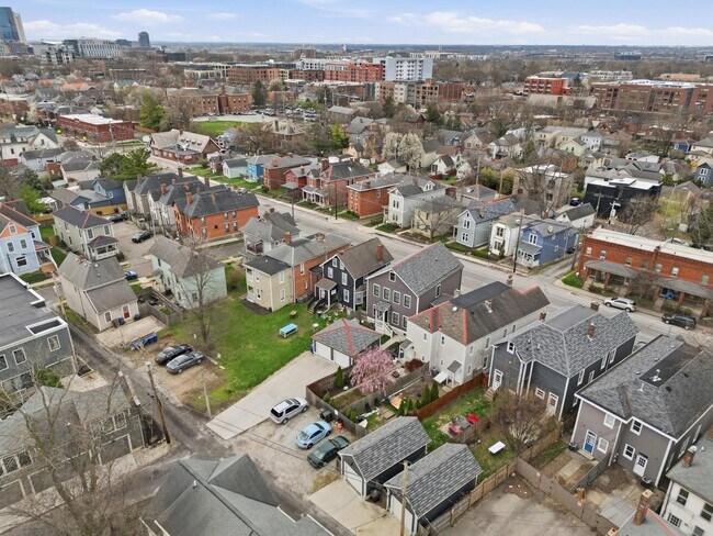 Building Photo - 1102 Summit St