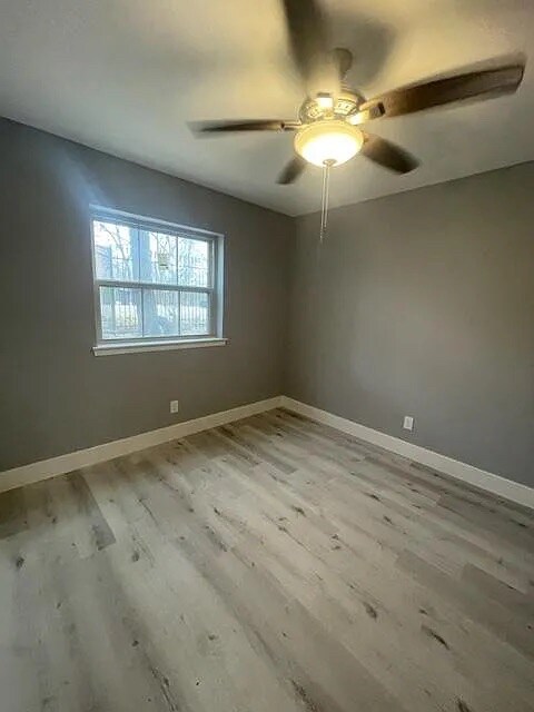 Building Photo - Room in House on Springhill Dr