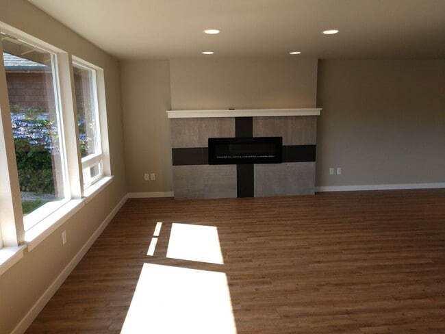 Building Photo - 2235 Electric Ave