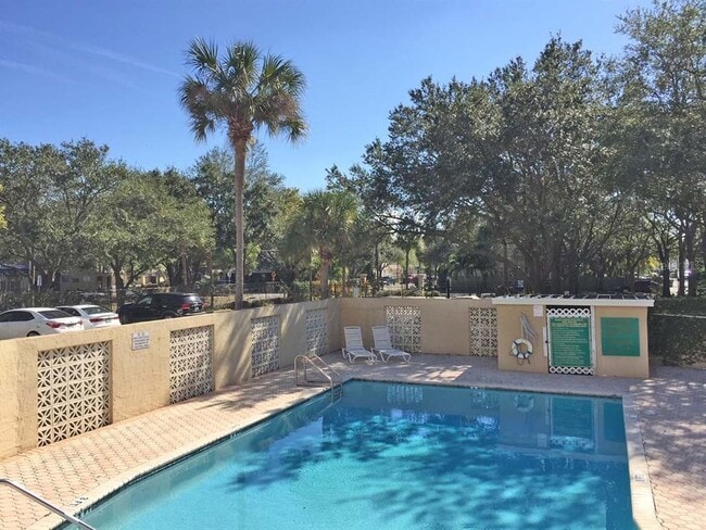 Building Photo - 160 Columbia Dr