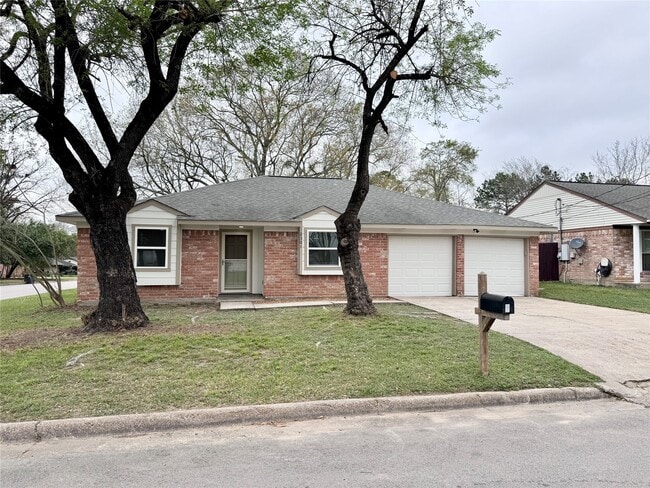 Building Photo - 2301 N Thompson St