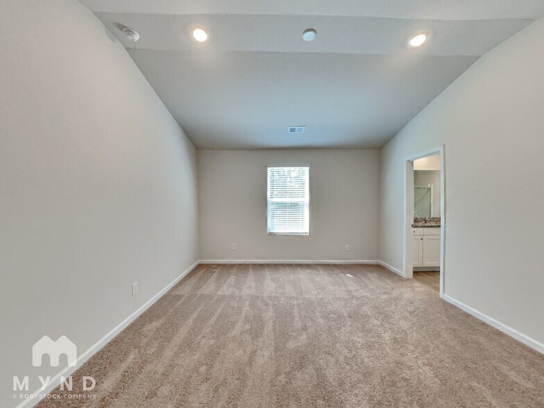 Building Photo - 218 Taverners Ln