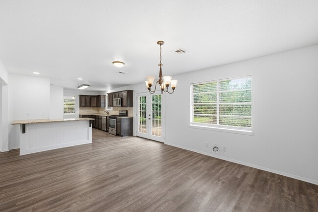 Building Photo - 917 Susan St