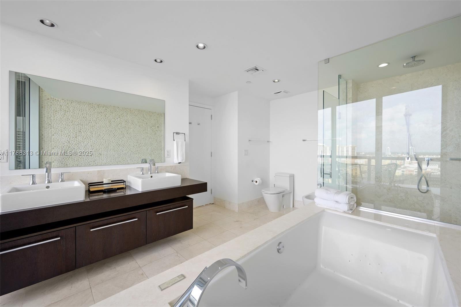 Building Photo - 17121 Collins Ave