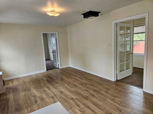 Building Photo - Lots of Light!