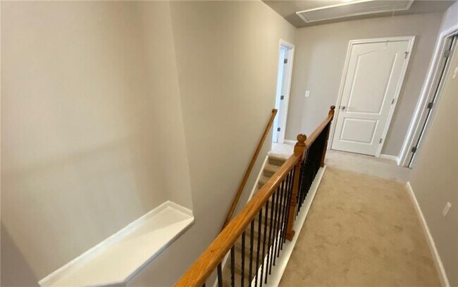 Building Photo - 1664 Oakbrook Lake Dr NW