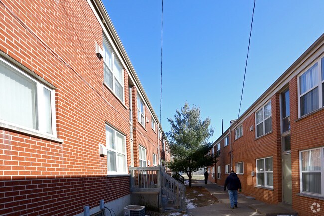 Building Photo - Glen Trails East Apartments