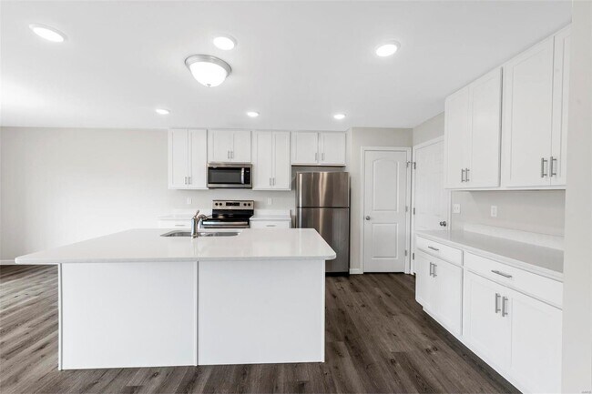 Building Photo - 4602 Siesta Dr