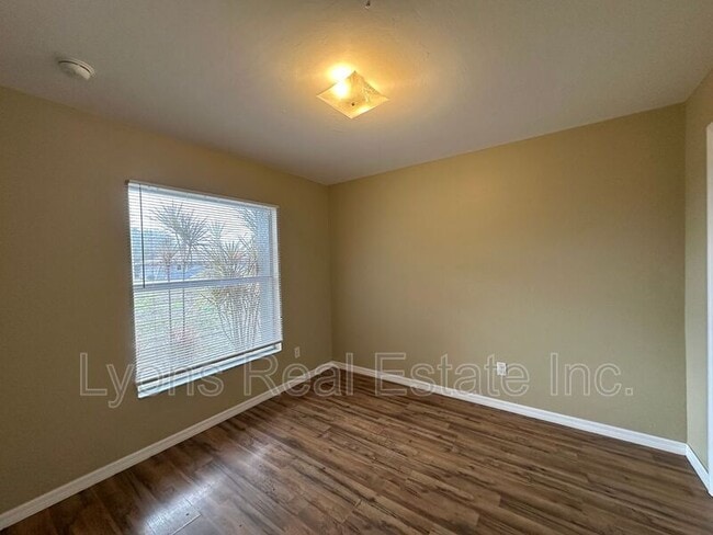 Building Photo - 1125 Gilbert Ave S