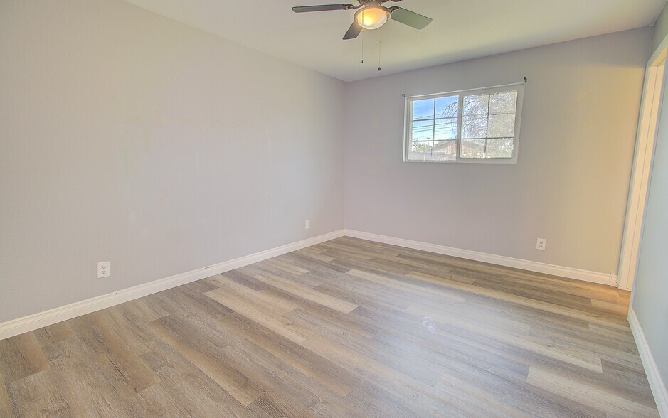 Building Photo - 334 W Harding Ave
