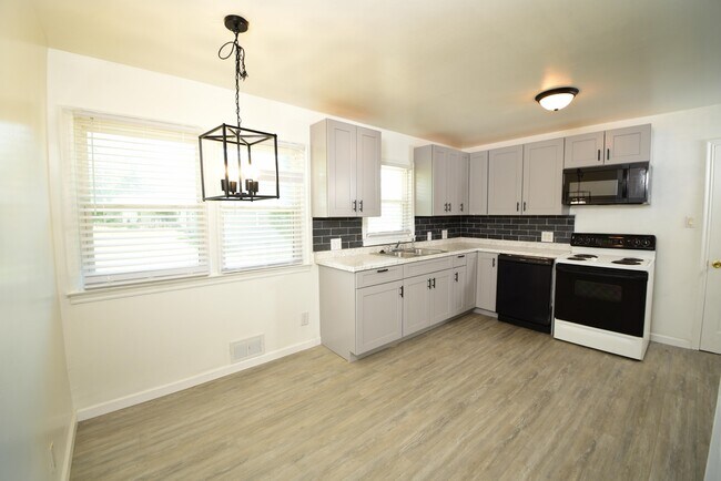 Building Photo - 477 S Norwood Ave