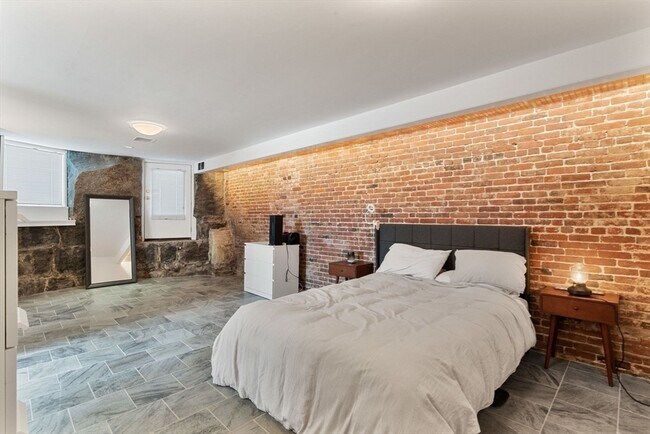 Building Photo - 6 Brigham St