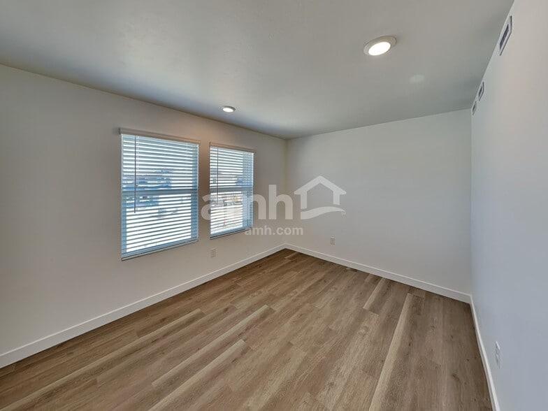 Building Photo - 7352 S Avenida Obelo