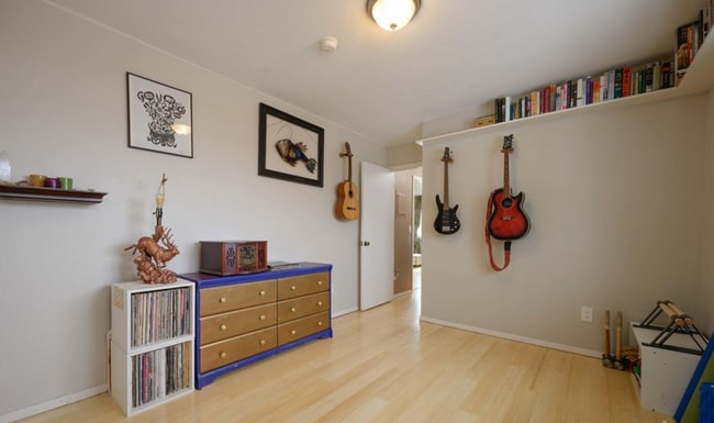 Building Photo - Elevate your Lifestyle!, Close to Everythi...