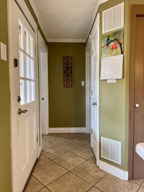 Building Photo - Charming Duplex Very Close To Tech!