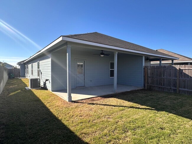 Building Photo - 604-606 Grayson Ln