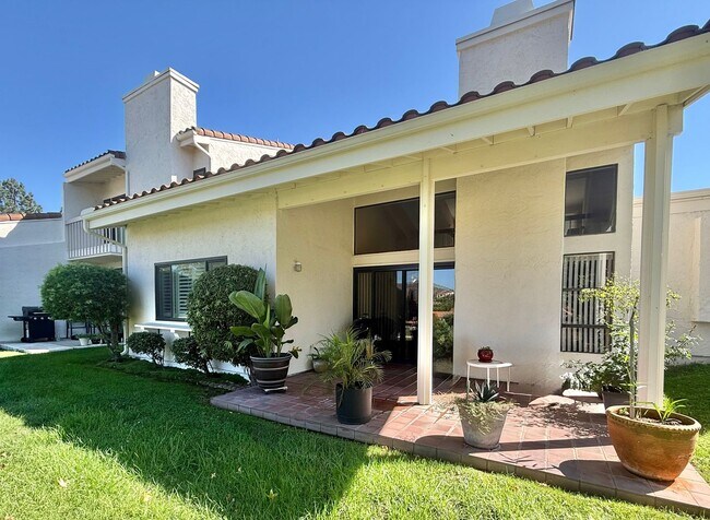 Building Photo - Beautifully Remodeled Home with an Extra L...