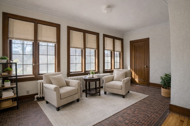 Building Photo - 2222 E Park Pl